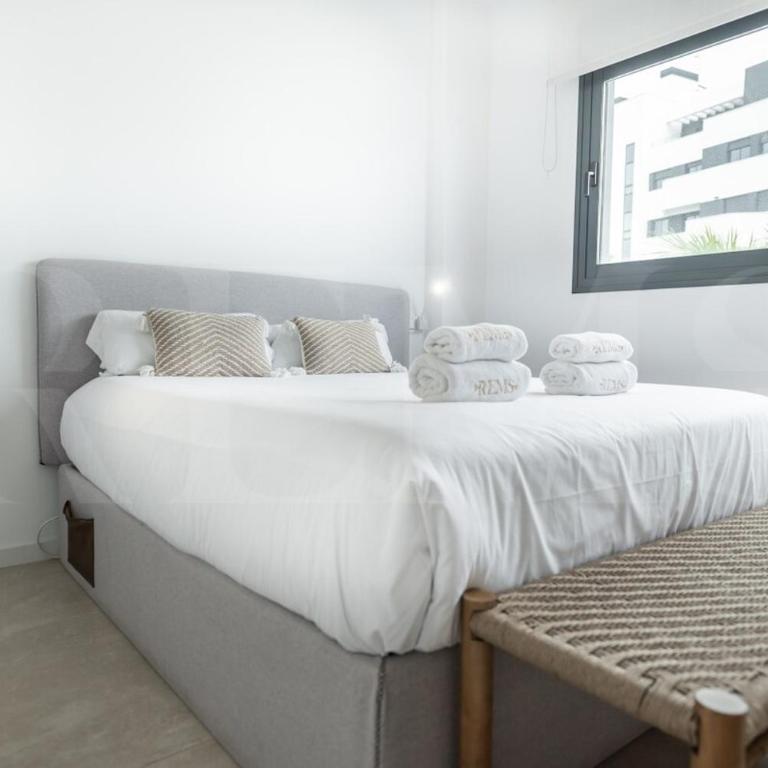 Beachside escape with parking and pool REMS - Apartamento de 2 dormitorios - 3