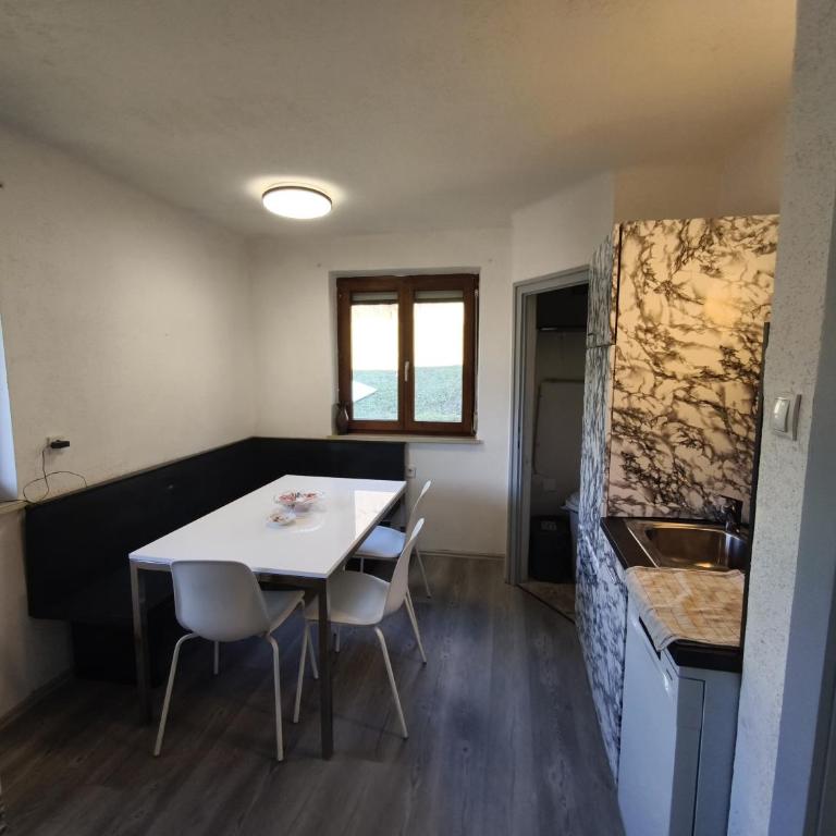 Spacious Room in Modern Flat - Doppelzimmer mit Gemeinschaftsbad - 5