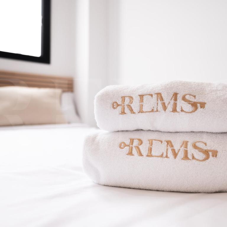 Beachside escape with parking and pool REMS - Apartamento de 2 dormitorios - 23