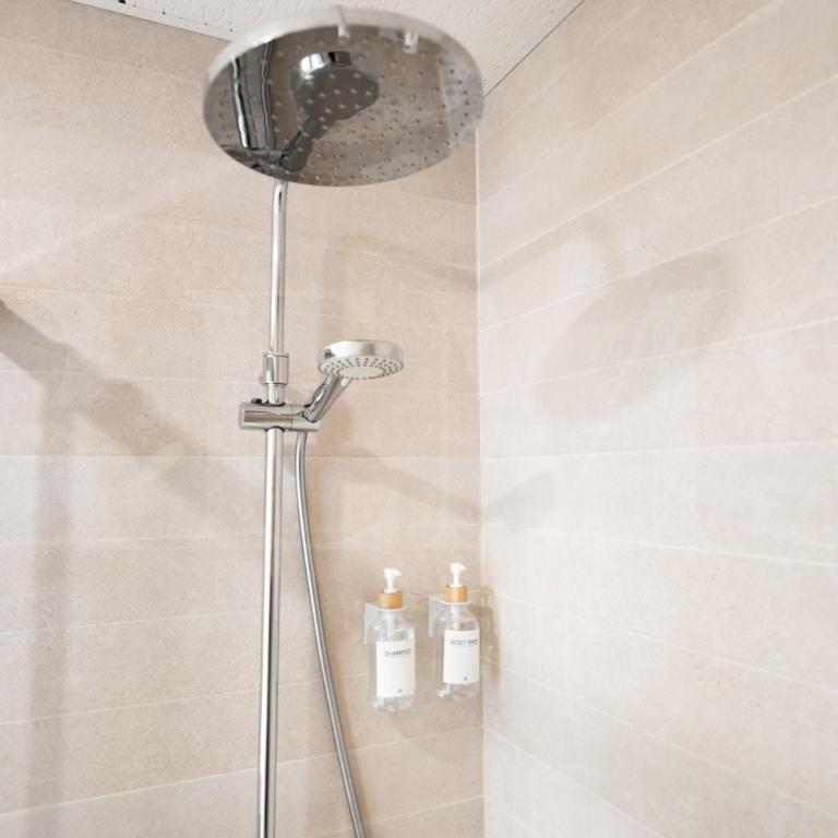 Beachside escape with parking and pool REMS - Apartamento de 2 dormitorios - 48