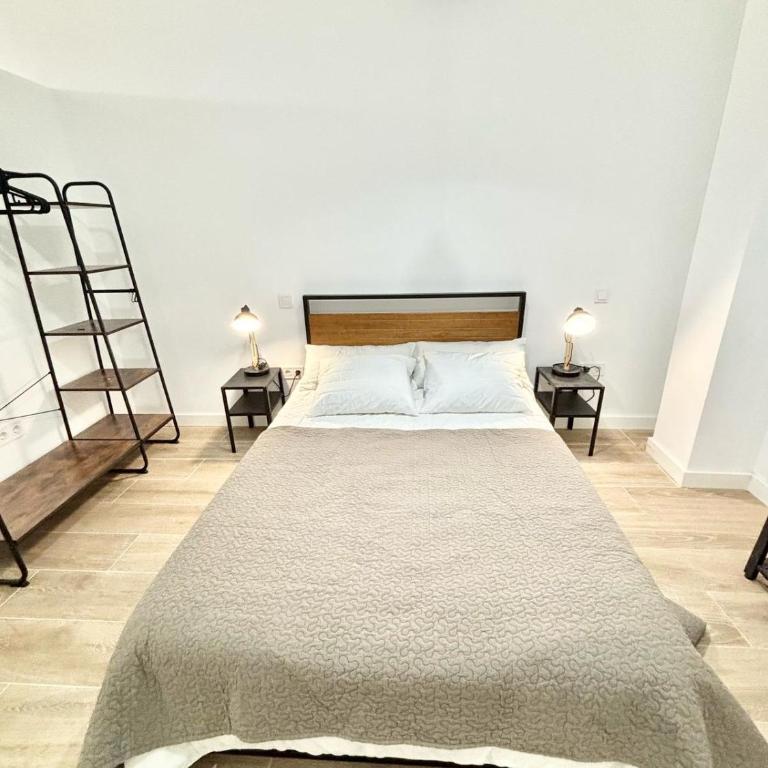 Renfe Asamblea de Madrid 01 AMCH Hospedaje - One-Bedroom Apartment - 10