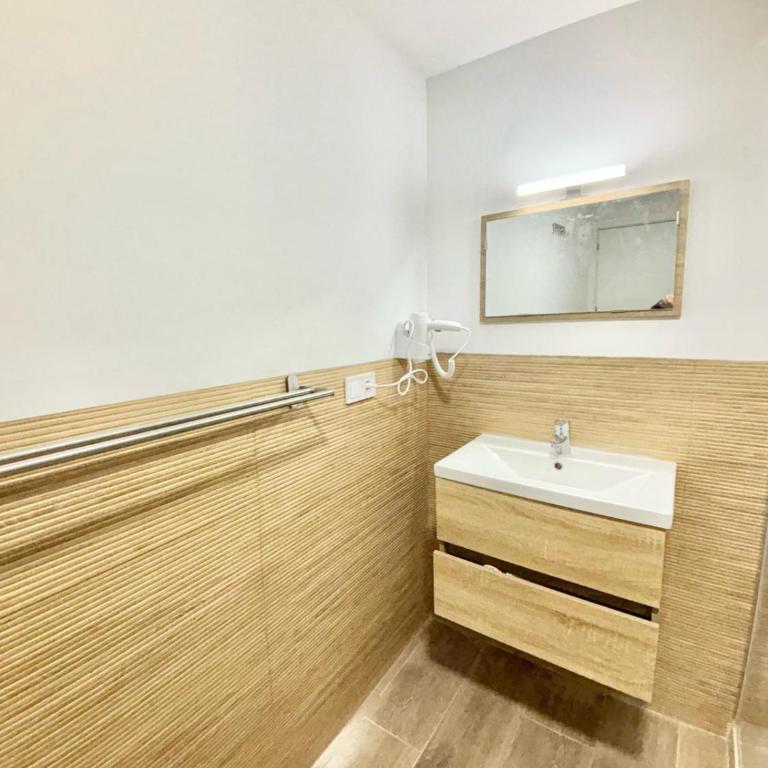 Renfe Asamblea de Madrid 01 AMCH Hospedaje - One-Bedroom Apartment - 13