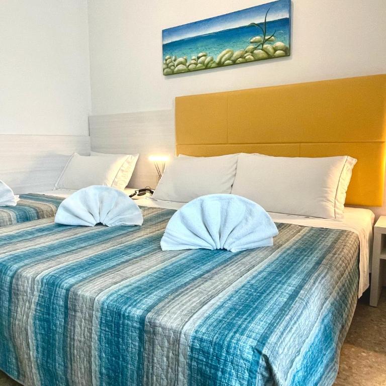 Hotel Crystal con Piscina Estiva Privata - SPIAGGIA INCLUSA con Formula All Inclusive 7 notti & ANIMAZIONE 2026 - Camera Tripla - 7