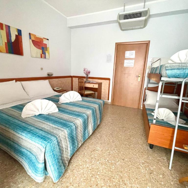 Hotel Crystal con Piscina Estiva Privata - SPIAGGIA INCLUSA con Formula All Inclusive 7 notti & ANIMAZIONE 2026 - Camera Quadrupla - 17