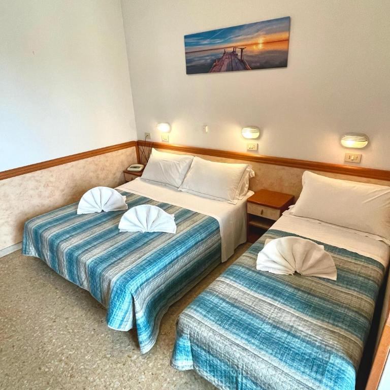 Hotel Crystal con Piscina Estiva Privata - SPIAGGIA INCLUSA con Formula All Inclusive 7 notti & ANIMAZIONE 2026 - Camera Tripla - 21