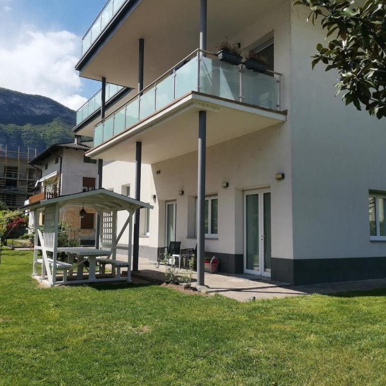 Garden Apartment Trento - Two-Bedroom Apartment with Garden View - 1