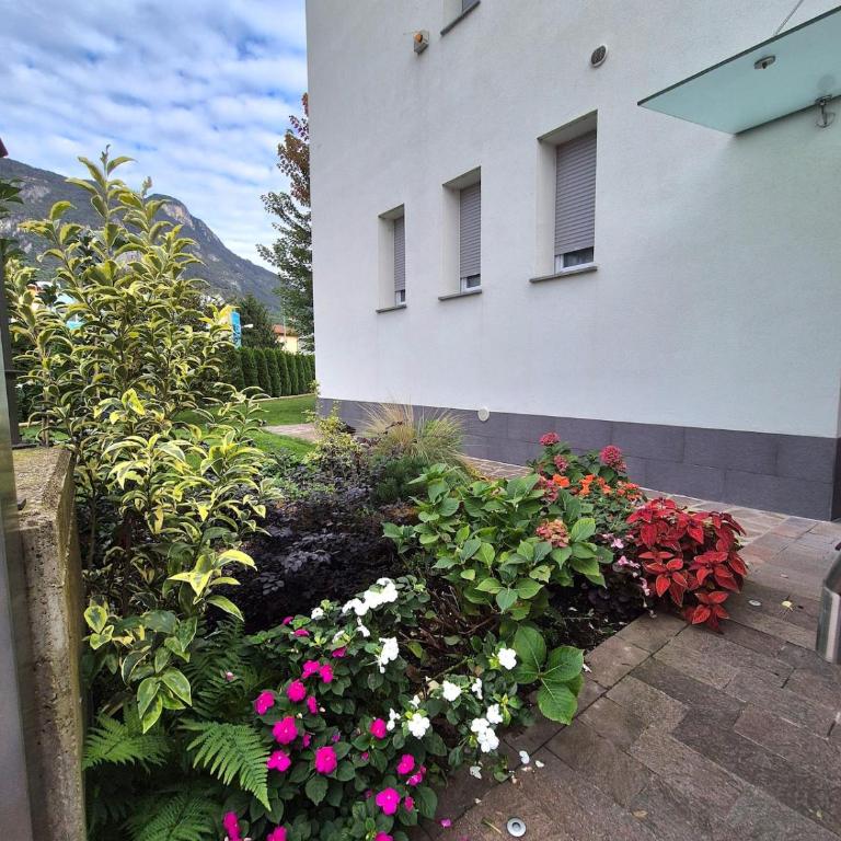 Garden Apartment Trento - Two-Bedroom Apartment with Garden View - 2