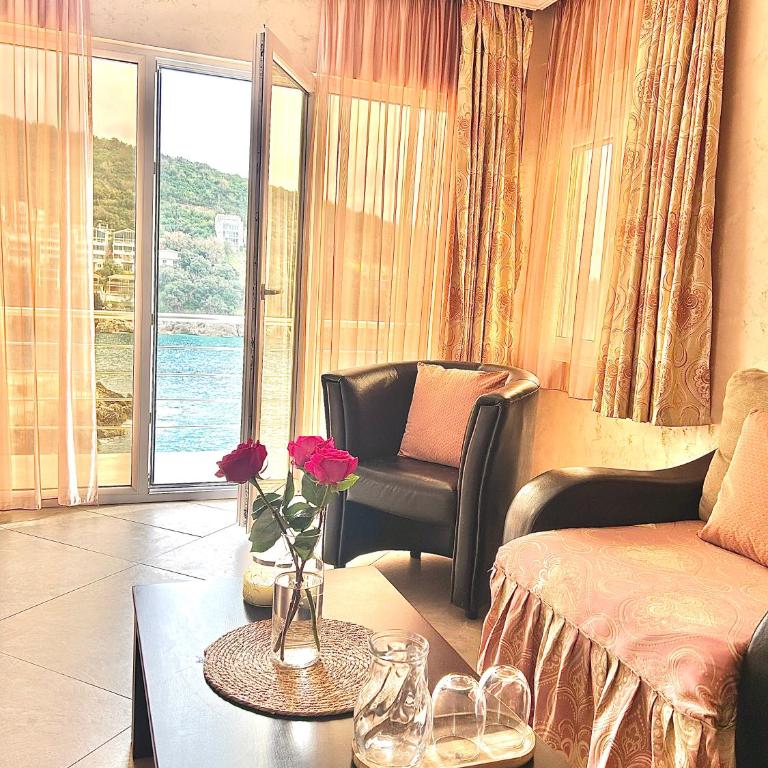 Hotel Victoria - Dvokrevetna Soba sa Bračnim Krevetom sa Balkonom i Pogledom na More - 15