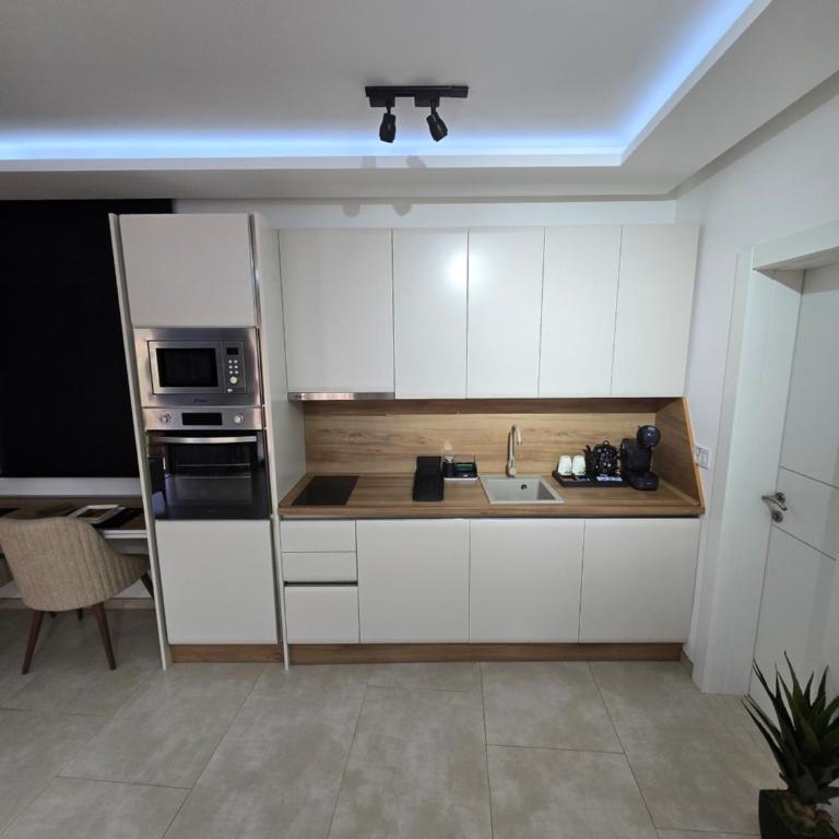 Marea DeLuxe Apartments - Deluxe One-Bedroom Apartment with Garden View - 21