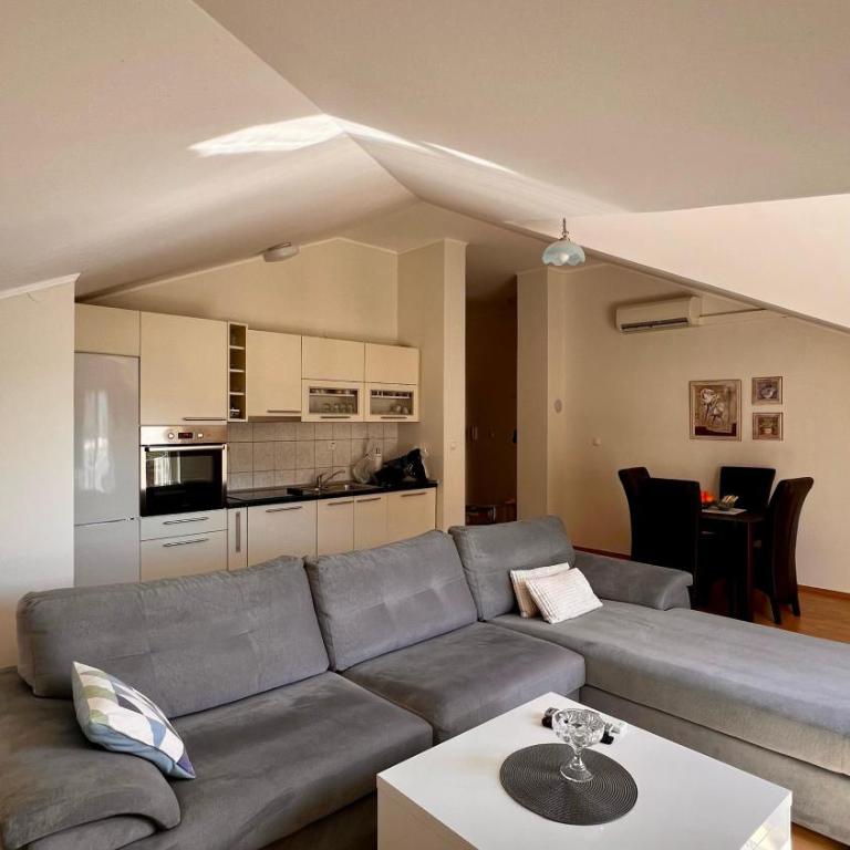 Sunlit Residence - Apartman sa 2 Spavaće Sobe - 1