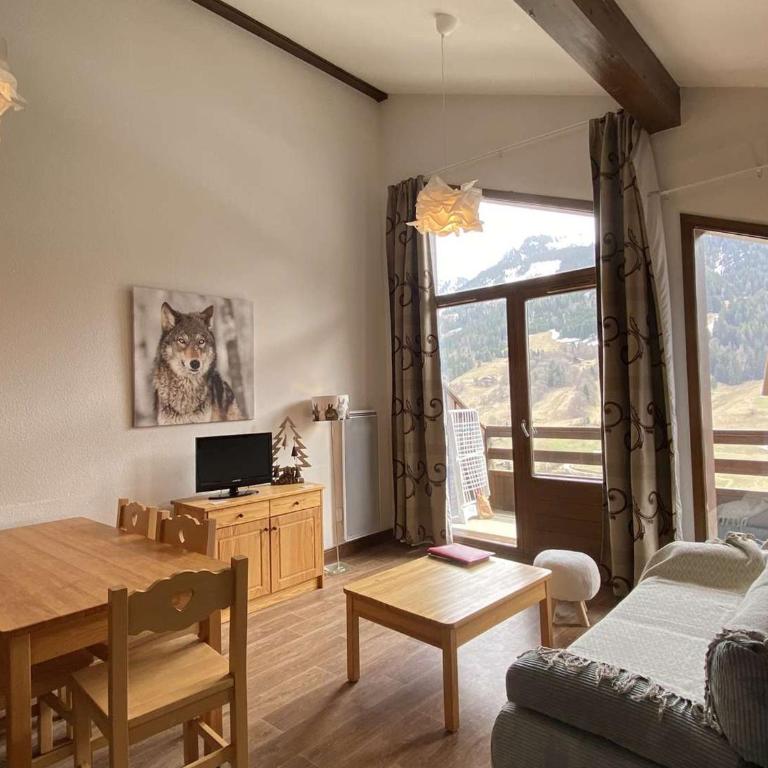 Charmant T3 avec piscine et balcon, proche station - Two-Bedroom Apartment - 7