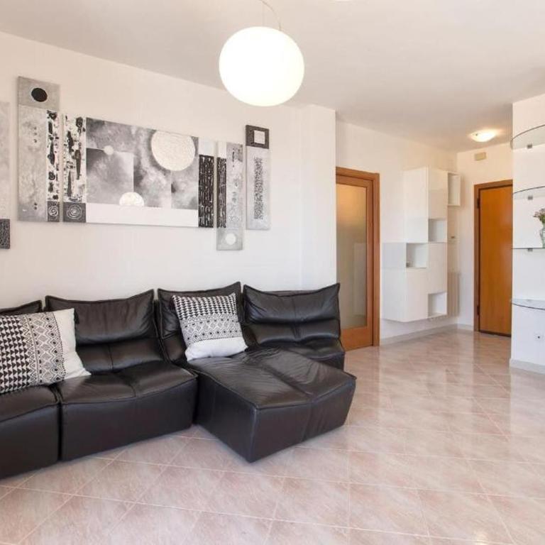 Chiara's Home - Appartamento con 2 Camere da Letto - 6