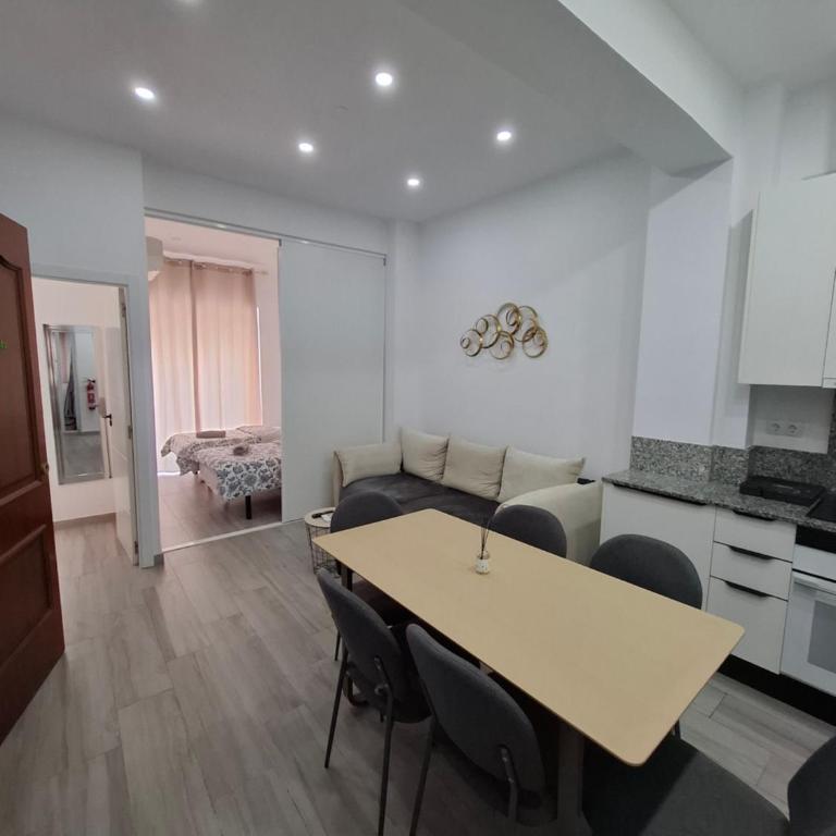 CENTRUM F - Three-Bedroom Deluxe Apartment - 16