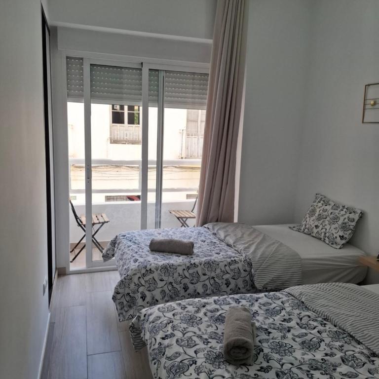 CENTRUM F - Three-Bedroom Deluxe Apartment - 10