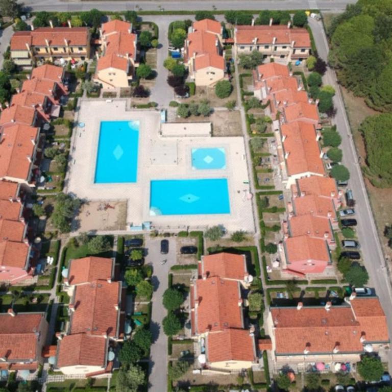 Tastefully furnished flat with pool and playground - Villa - 13