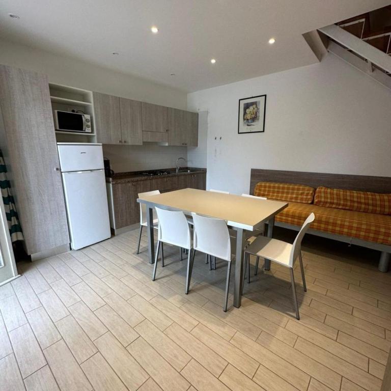 Tastefully furnished flat with pool and playground - Villa - 2