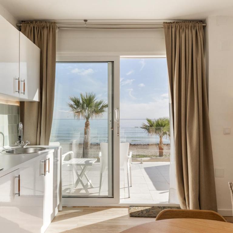 Excepcional Apartamento AMANECER al borde de playa y mar, en CHALET ROQUETES - One-Bedroom Apartment - 40