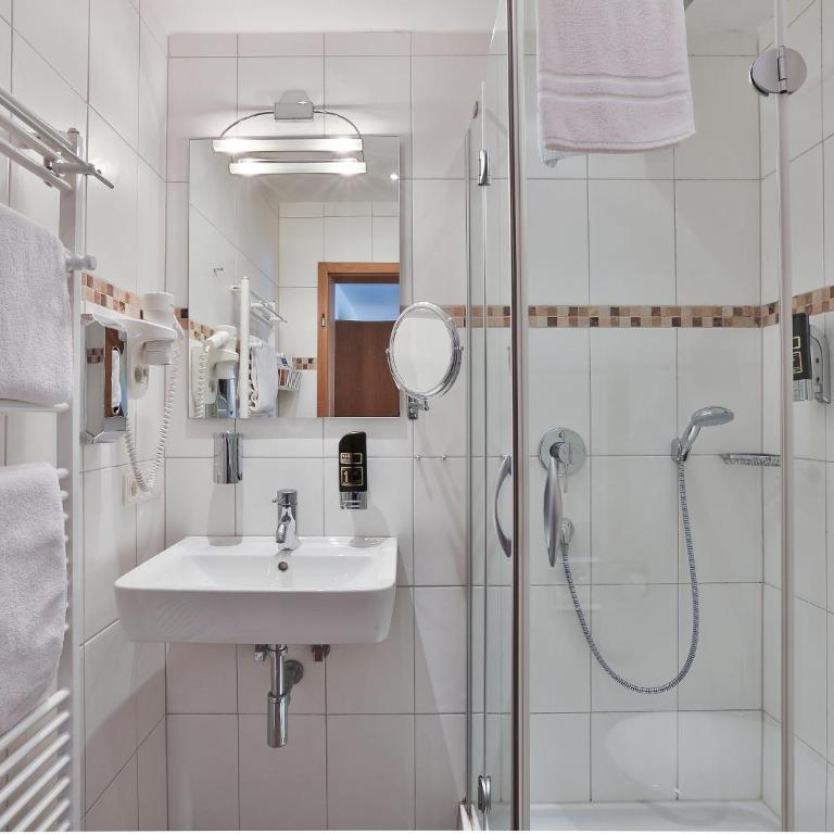 Tourist Hotel Boehm - Doppelzimmer mit Bergblick - 5