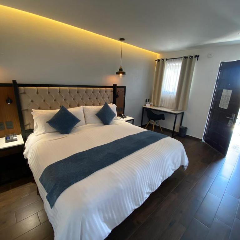 Hotel Boutique Casa Loreta - Deluxe Queen Room - 5