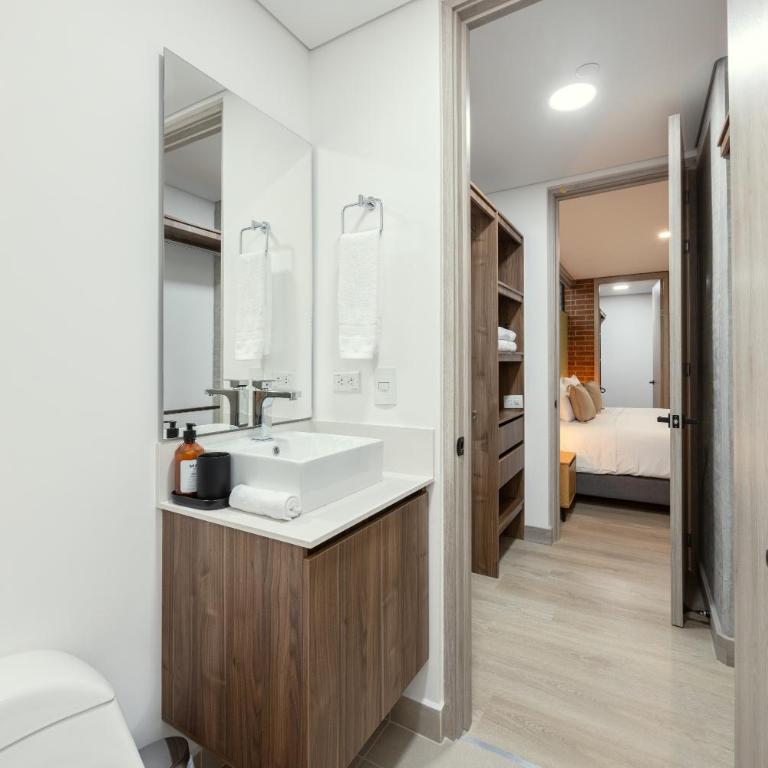 Kyux Studios by MOME - One-Bedroom Premier Apartment - 8