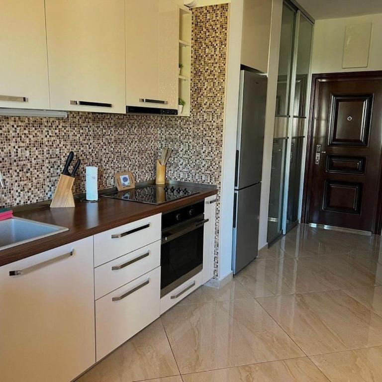 Modern Seaview Apartment with a Pool - One-Bedroom Apartment - 4