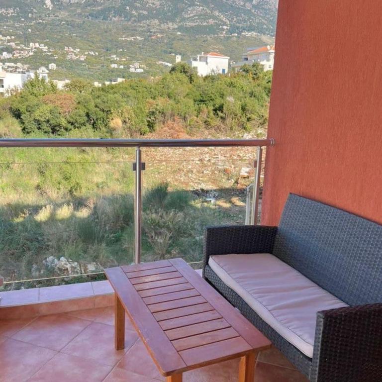 Modern Seaview Apartment with a Pool - One-Bedroom Apartment - 14