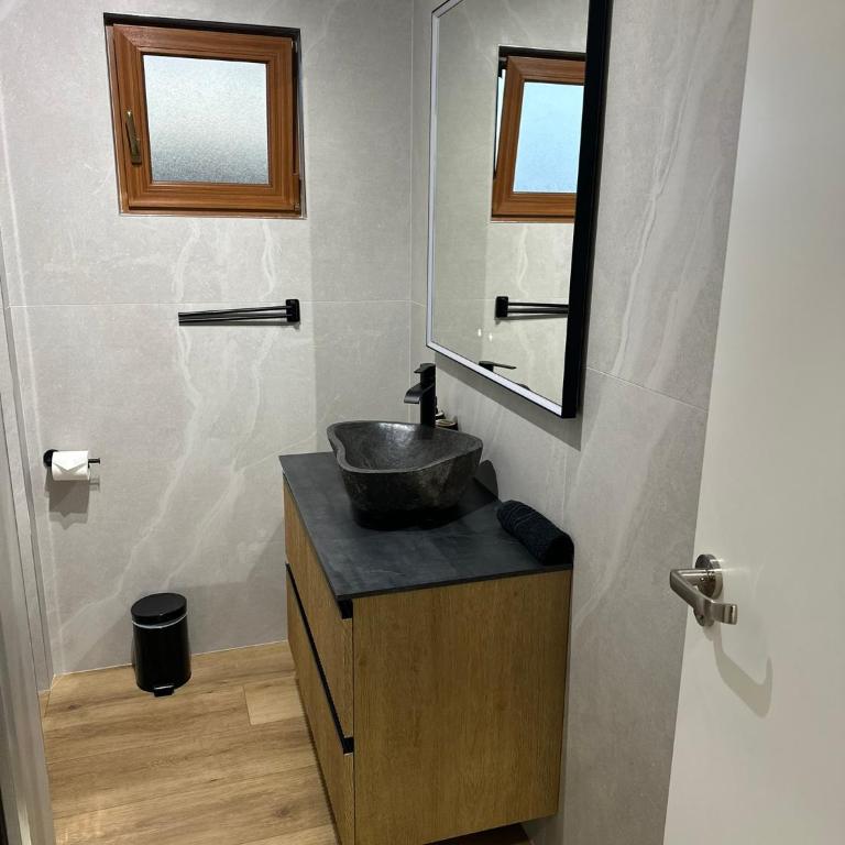 B&B Playa - Three-Bedroom Apartment - 40