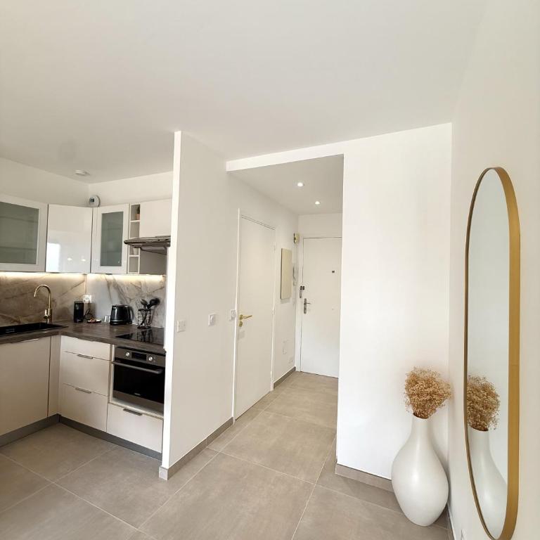 Studio de LUXE Portes de Monaco - Vue MER - Piscine - Wifi - Monolocale con Vista Mare - 11