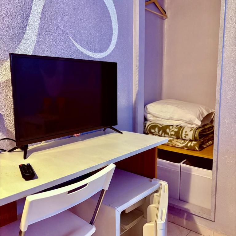 Hostal La Rosa - Double Room - 19