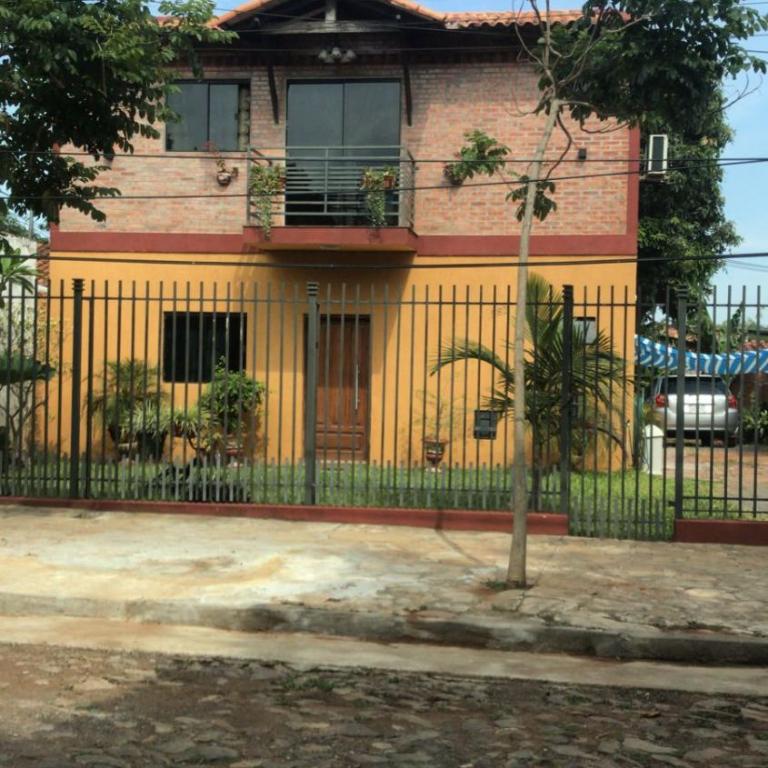 Casa en Asunción - Casa de 3 dormitorios - 1