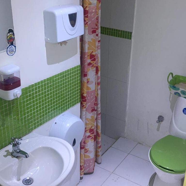 Habitacion parejas baño compartido cocina parqueadero - Queen Room with Shared Bathroom - 8