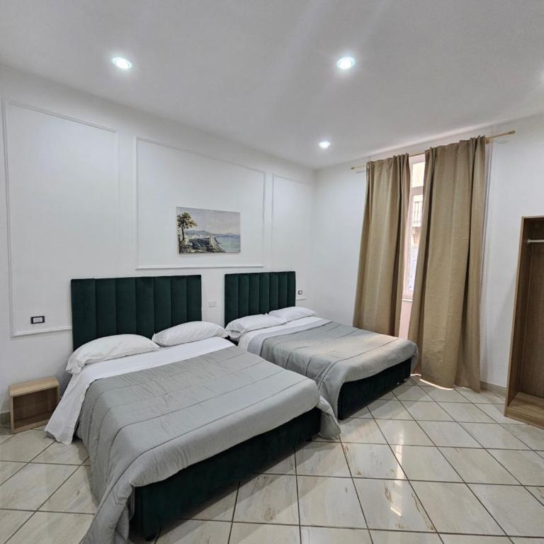 B&B Napoli Centrale Room&Jacuzzi - Camera Quadrupla Deluxe - 9