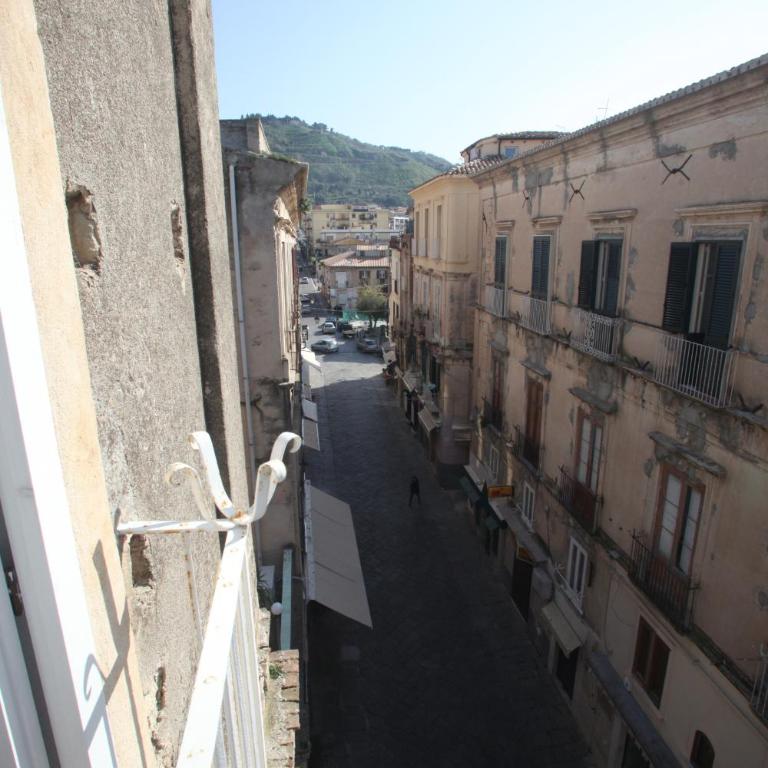 Al vecchio castello - Due Camere Adiacenti con Bagno Privato Esterno e Vista Mare - 14
