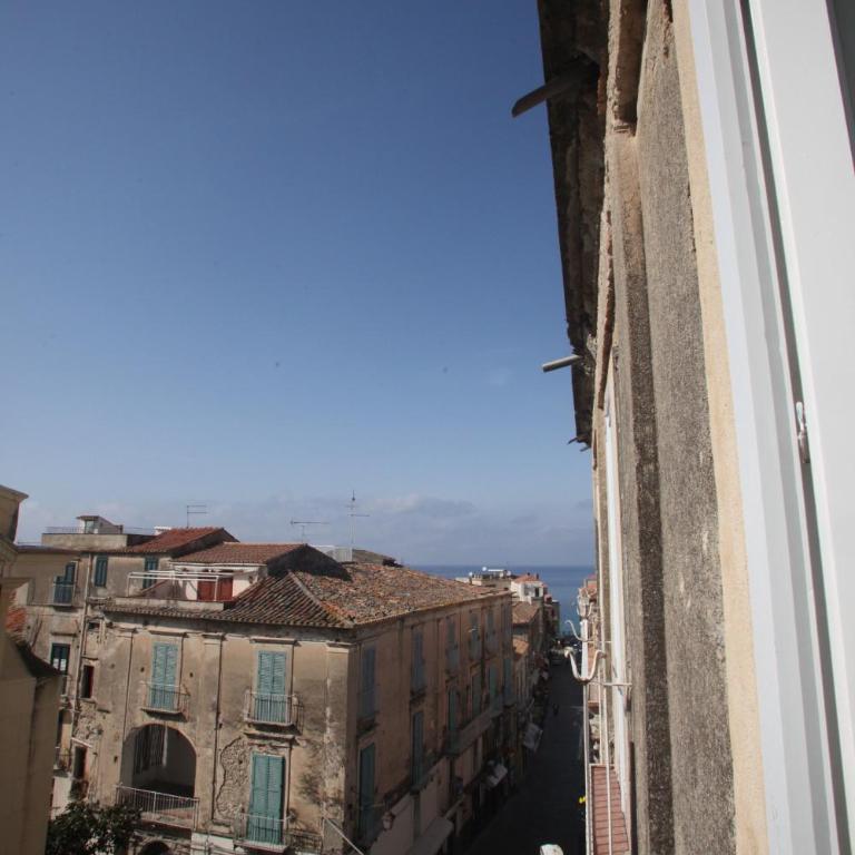 Al vecchio castello - Due Camere Adiacenti con Bagno Privato Esterno e Vista Mare - 13