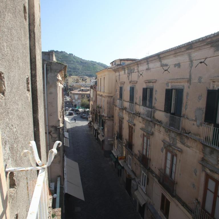Al vecchio castello - Due Camere Adiacenti con Bagno Privato Esterno e Vista Mare - 15