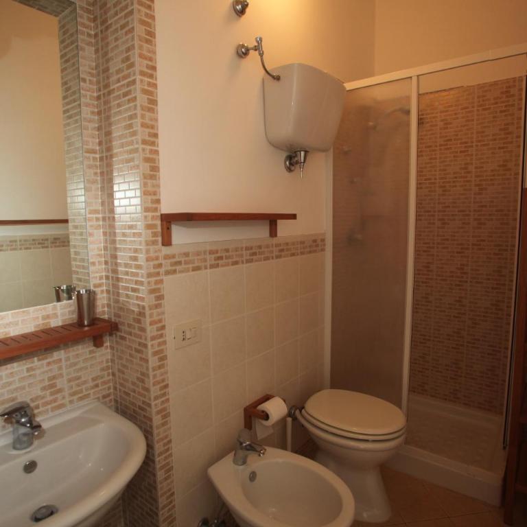Al vecchio castello - Due Camere Adiacenti con Bagno Privato Esterno e Vista Mare - 5