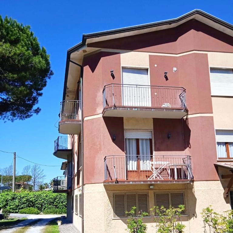 ISA- Holiday Home Il Pontile in Marina di Massa, apartments with private outdoor area, just 400 meters from the beach - Casa con 3 Camere da Letto - 2