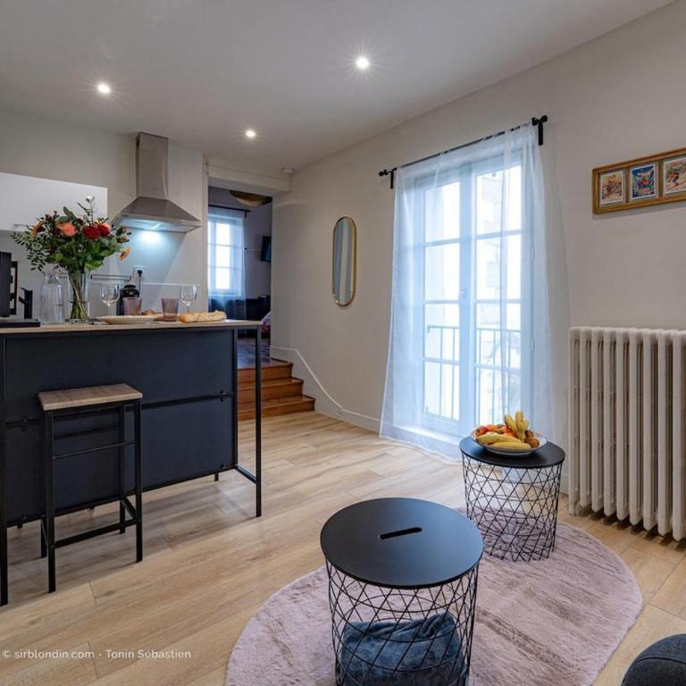 Romantic Suite Bellevue et Parking - One-Bedroom Deluxe Apartment - 1