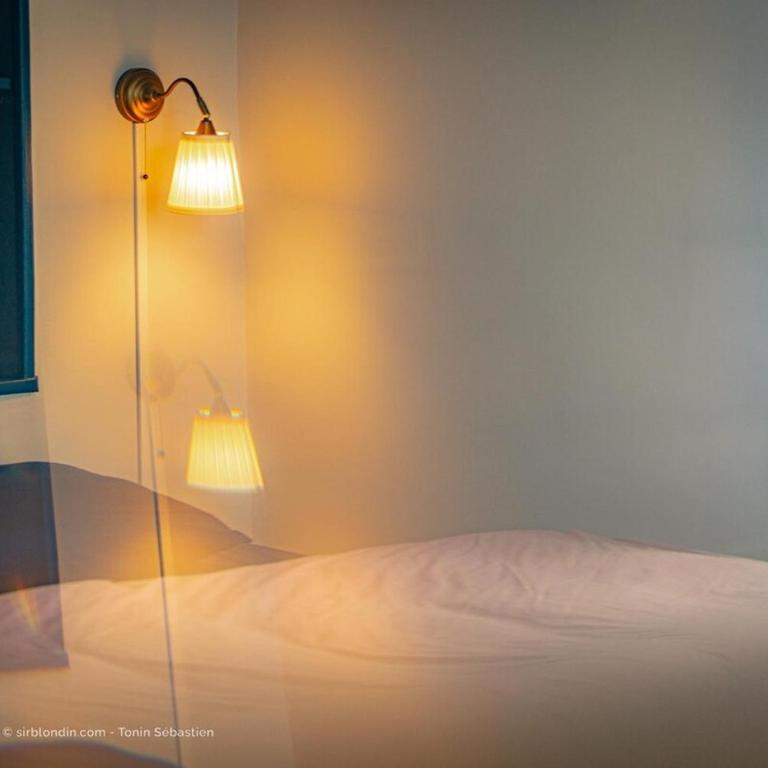 Romantic Suite Bellevue et Parking - One-Bedroom Deluxe Apartment - 15