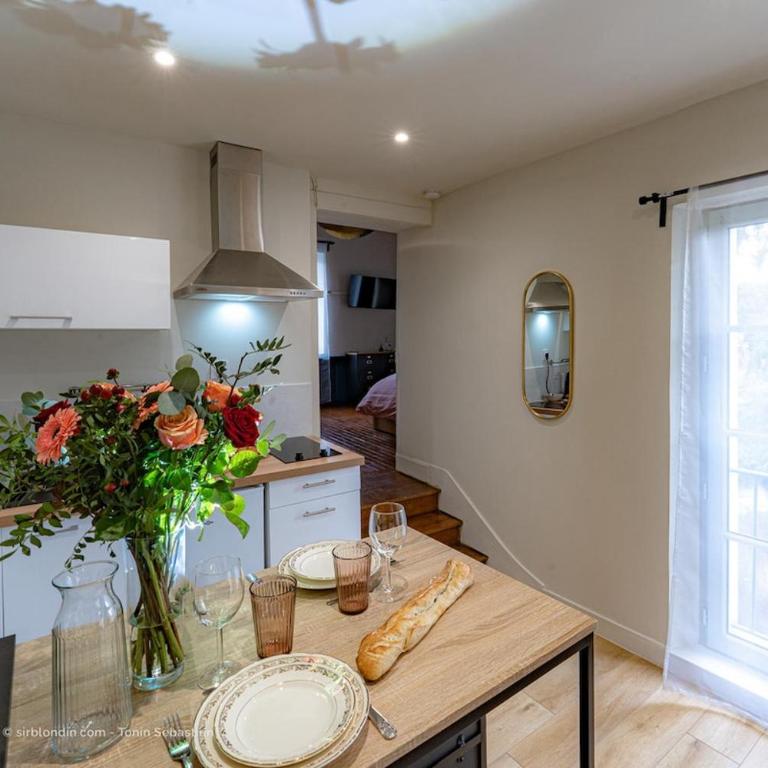 Romantic Suite Bellevue et Parking - One-Bedroom Deluxe Apartment - 28