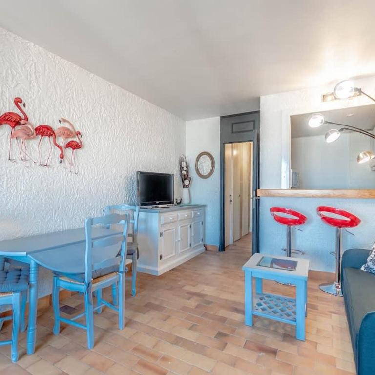 La Marina l Views & Parking l Shellter Rentals - Apartment - 3