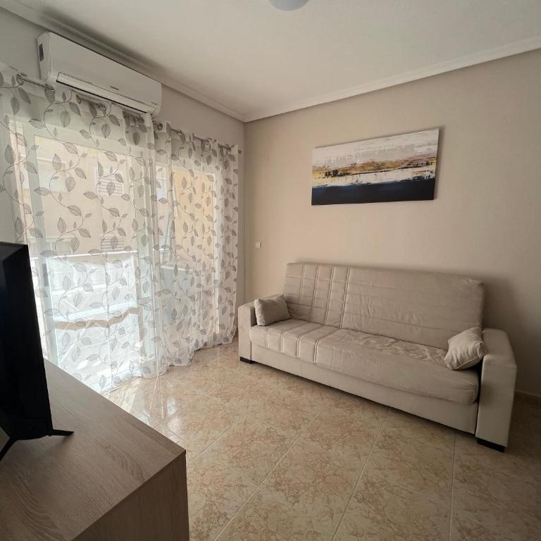 Apartment Los Naufragos - One-Bedroom Apartment with Sea View and Balcony - 3