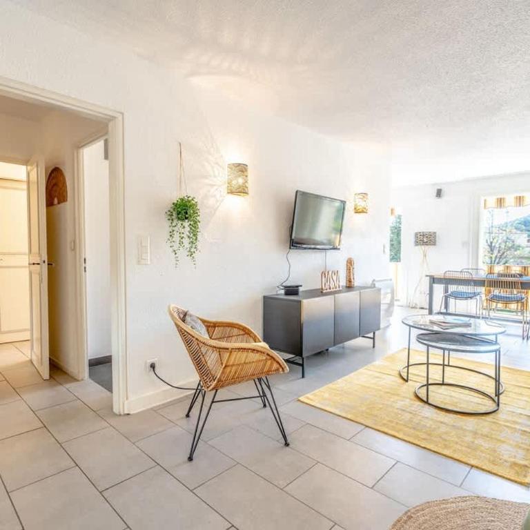 Les Amourie l Terrace & Parking l Shellter - Apartment - 5