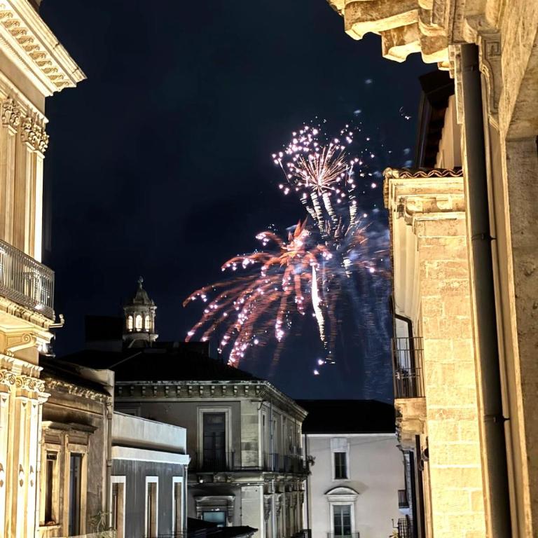 Palace Apartments Central Catania - Appartamento Deluxe con 2 Camere da Letto e Balcone - 10
