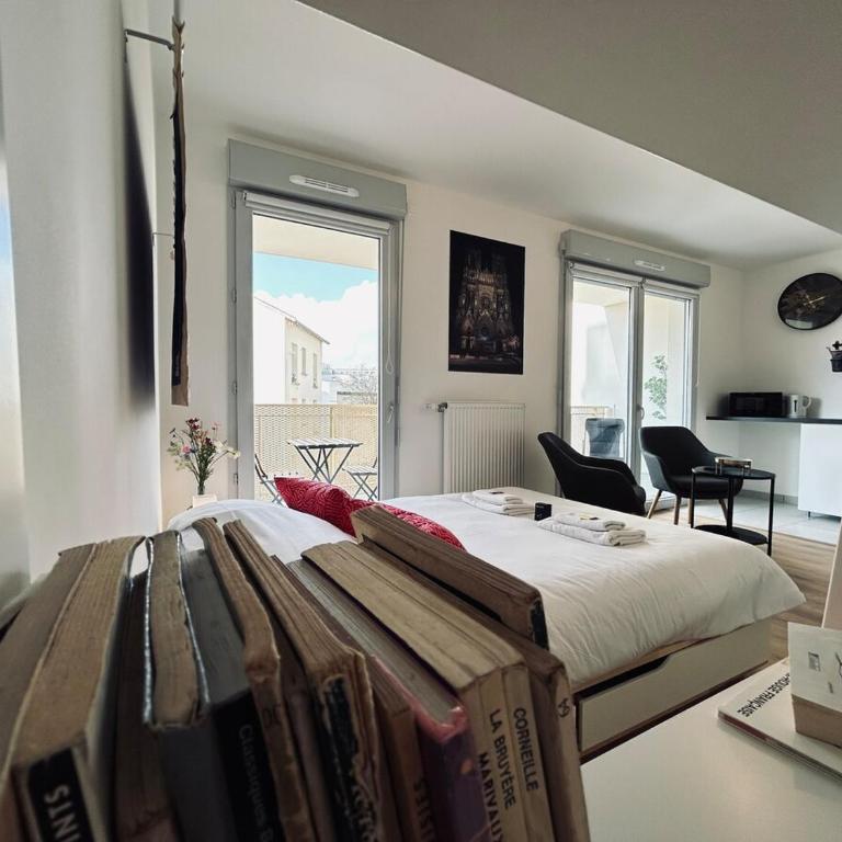 Bleuets studio cosy neuf terrasse proche centre - Appartement 1 Chambre - 3