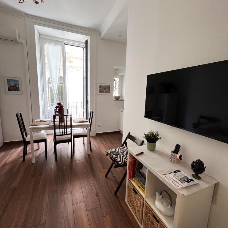 Palace Apartments Central Catania - Appartamento Deluxe con 2 Camere da Letto e Balcone - 7