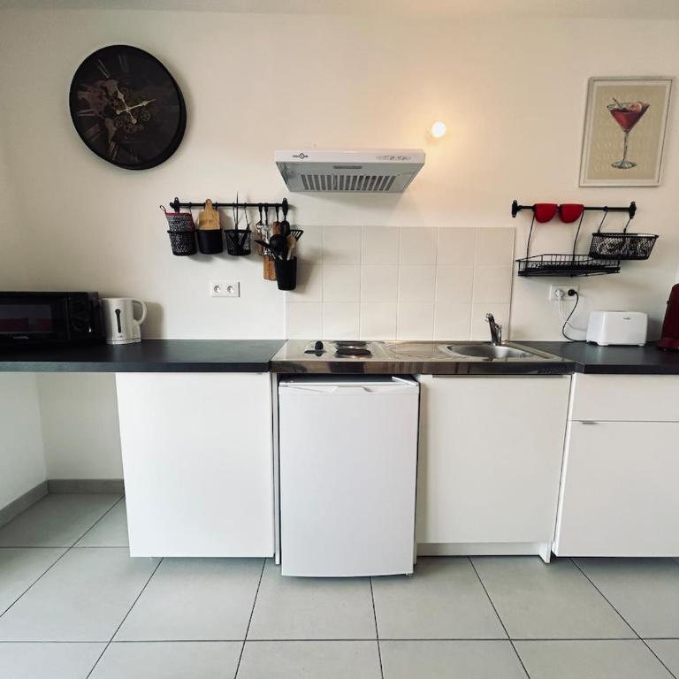 Bleuets studio cosy neuf terrasse proche centre - Appartement 1 Chambre - 11
