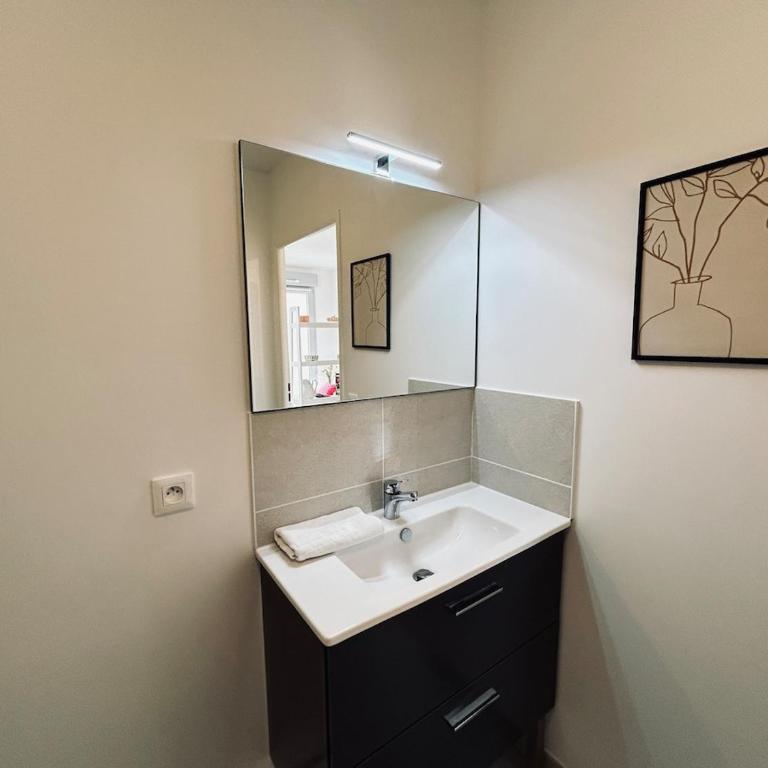 Bleuets studio cosy neuf terrasse proche centre - Appartement 1 Chambre - 13