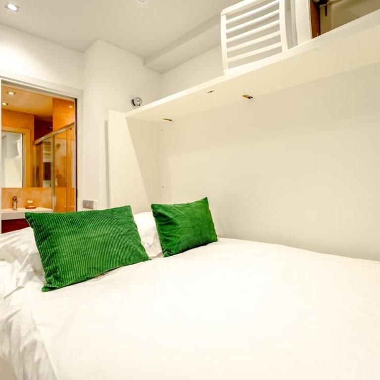 Kelly's Nest Heart of Town Shellter-Rentals - Apartment - 18