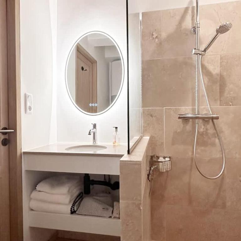 Le Paon l Old Town & AC l Shellter Rentals - Apartamento - 6
